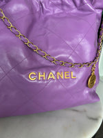 CHANEL 22 Handbag in Purple Leather - Medium