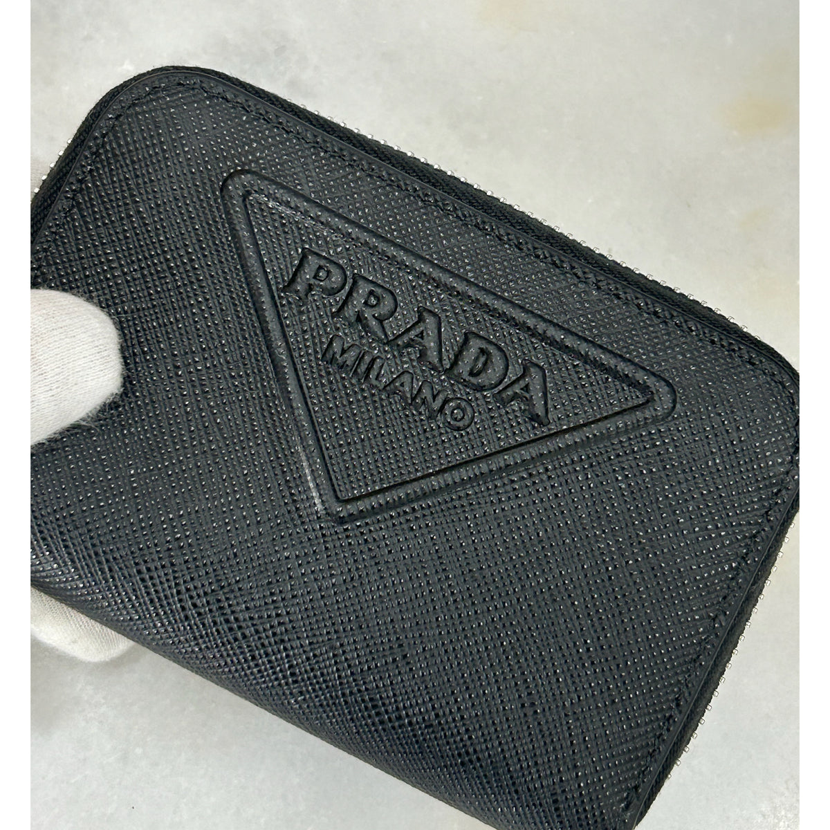 PRADA - Saffiano Embossed Logo Zip Wallet