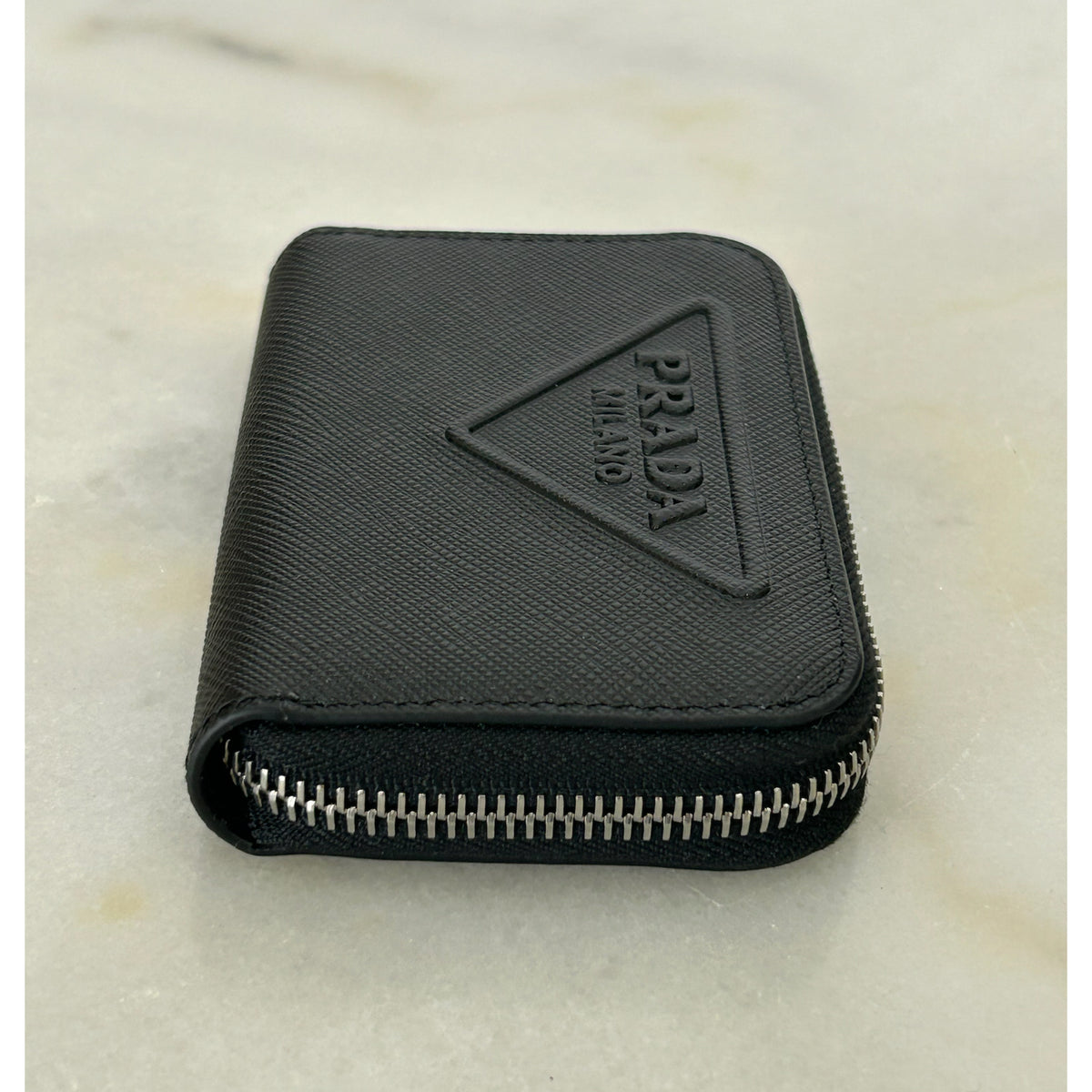 PRADA - Saffiano Embossed Logo Zip Wallet