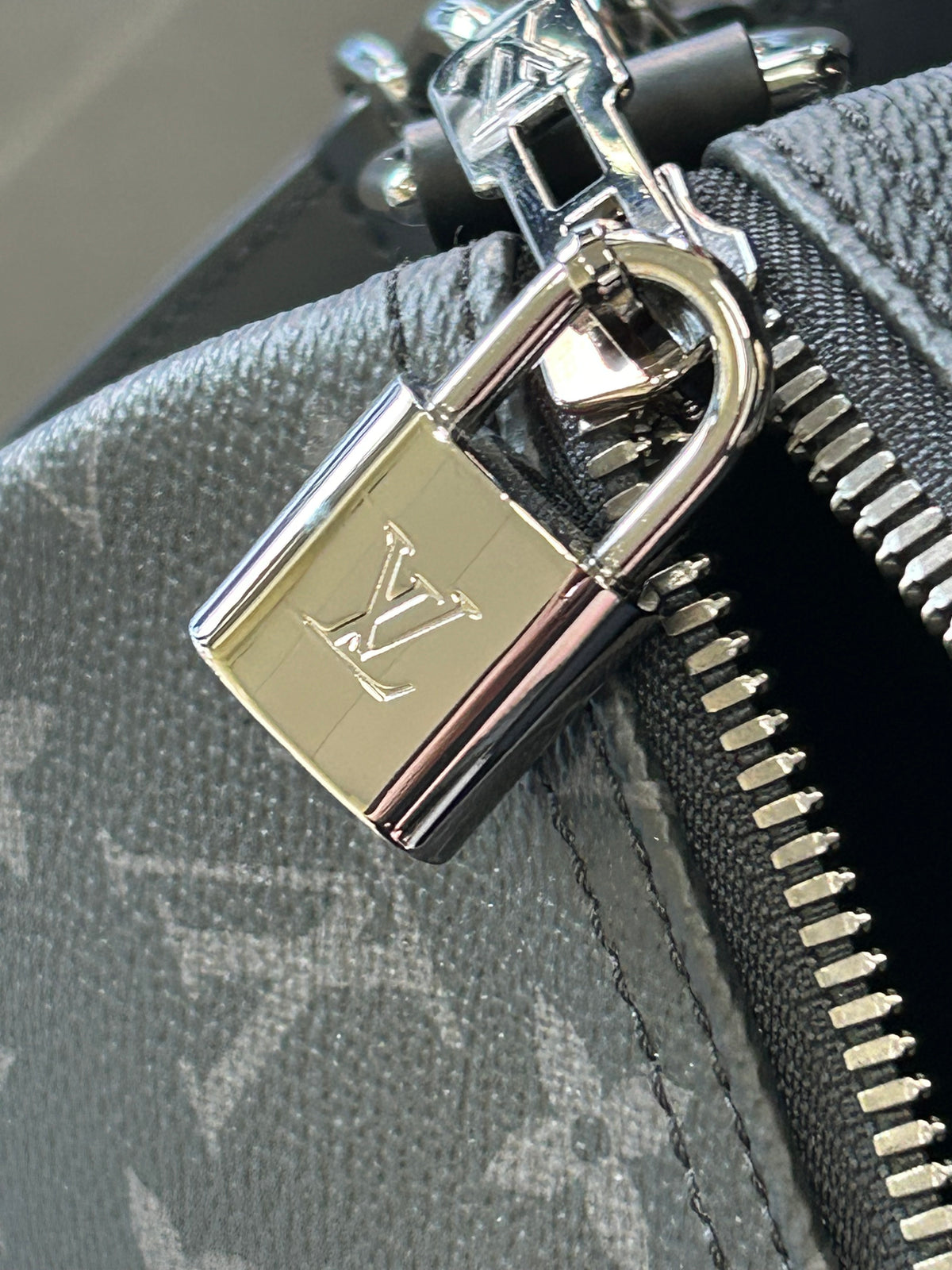 LOUIS VUITTON - Keepall Bandoulière 55 Monogram Eclipse
