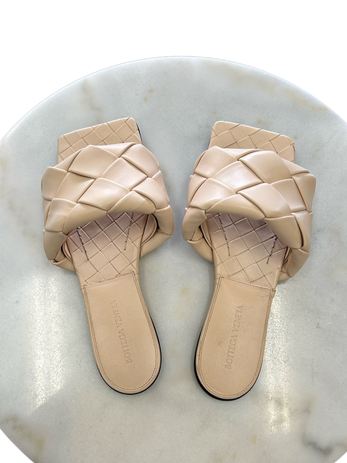 BOTTEGA VENETA - Lido Leather Flat Sandal in Nude Sz 38.5