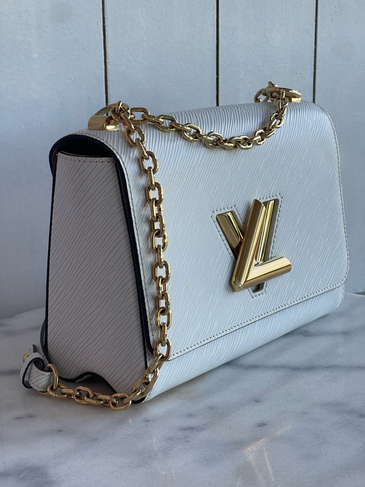 LOUIS VUITTON - Twist MM Chain Bag White / Gold