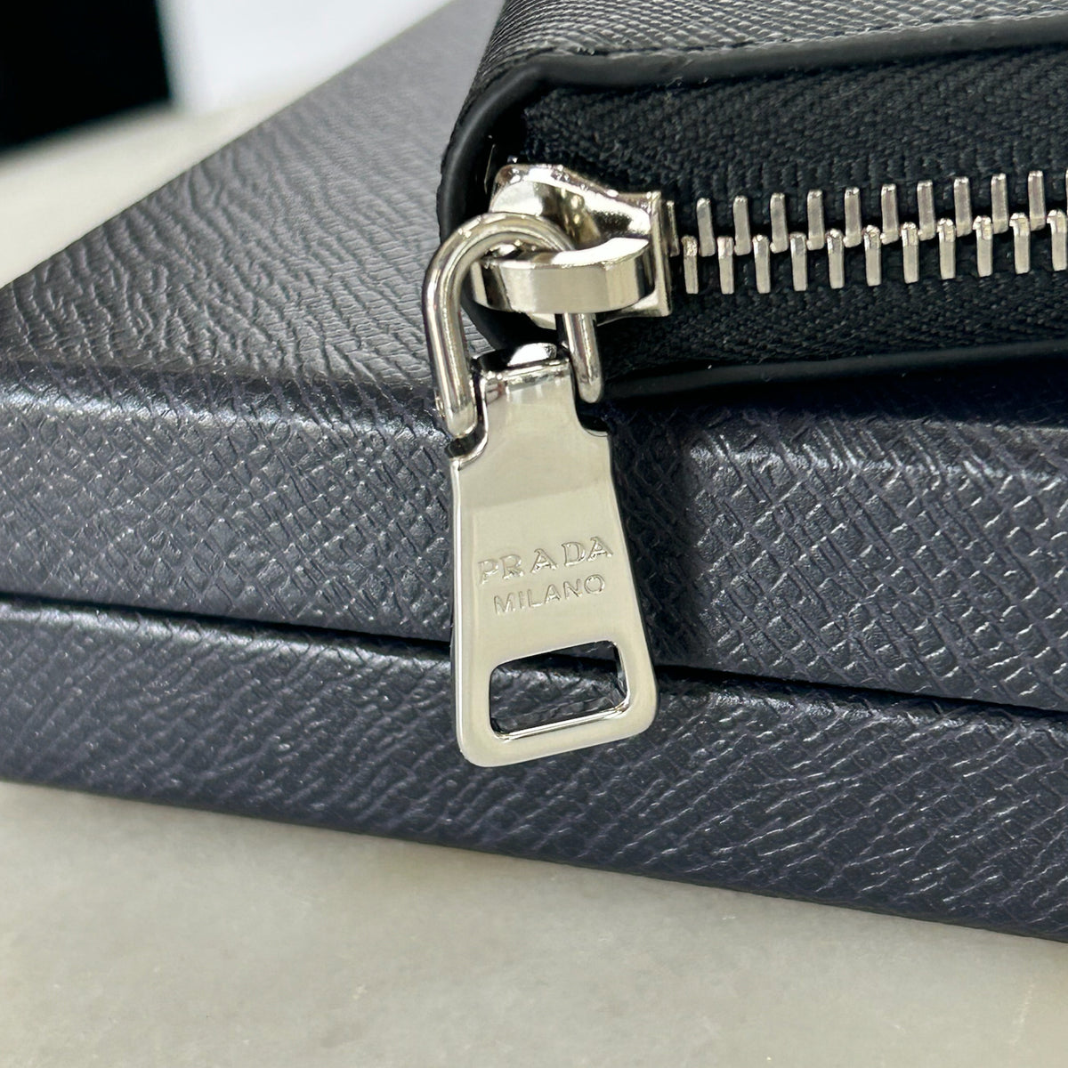 PRADA - Saffiano Embossed Logo Zip Wallet