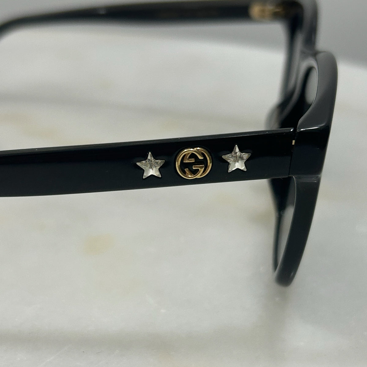 GUCCI - Classic Black Sunglasses