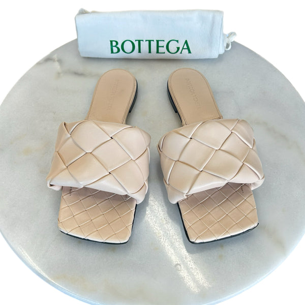 BOTTEGA VENETA - Lido Leather Flat Sandal in Nude Sz 38.5