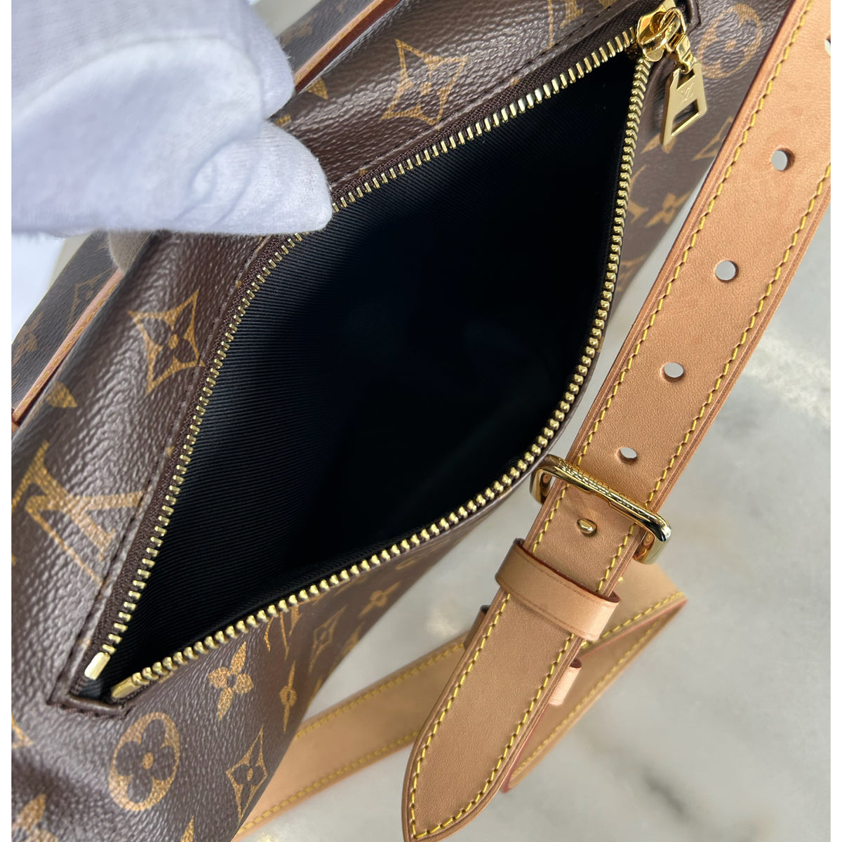LOUIS VUITTON - Monogram MM Bumbag