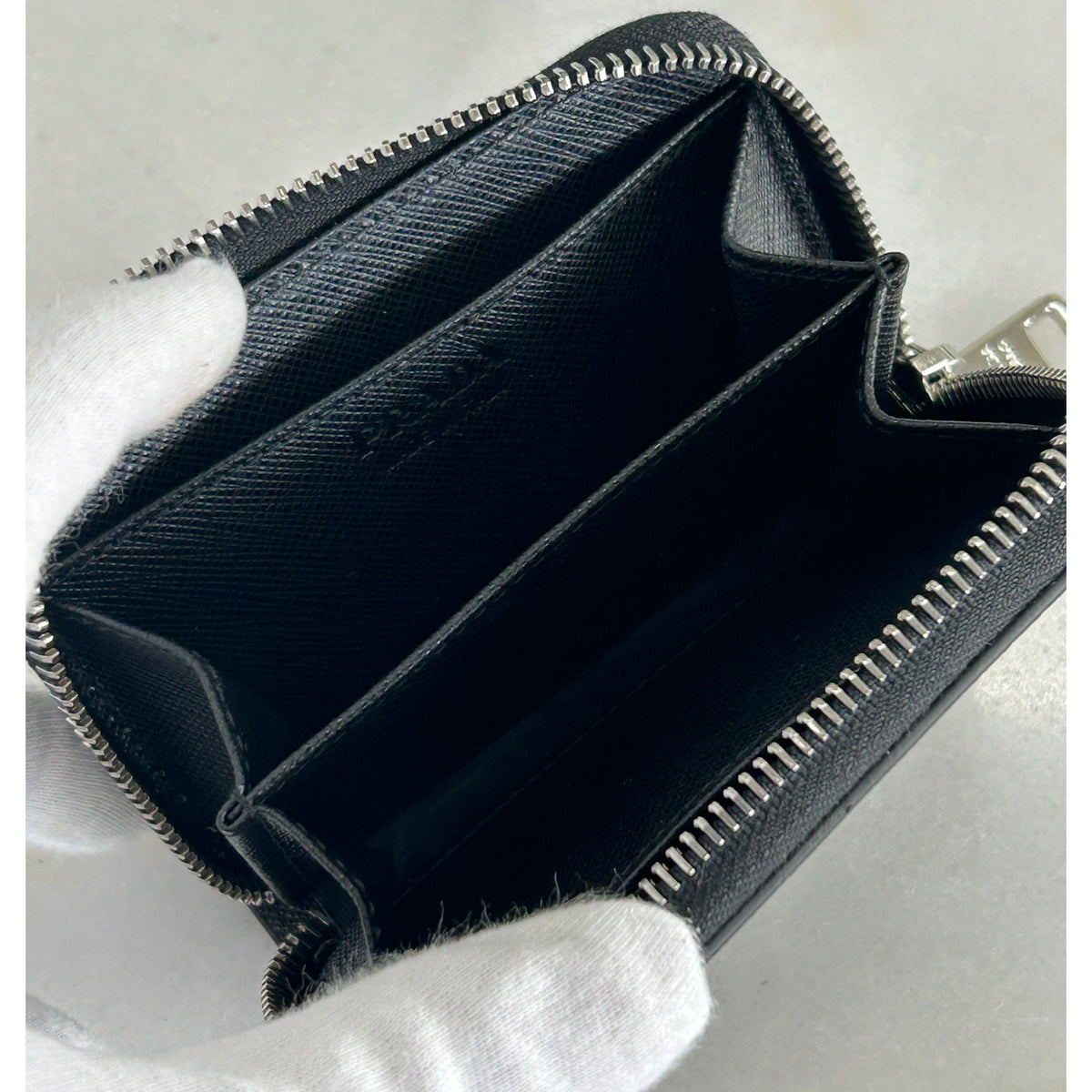 PRADA - Saffiano Embossed Logo Zip Wallet