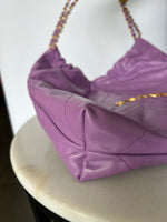 CHANEL 22 Handbag in Purple Leather - Medium