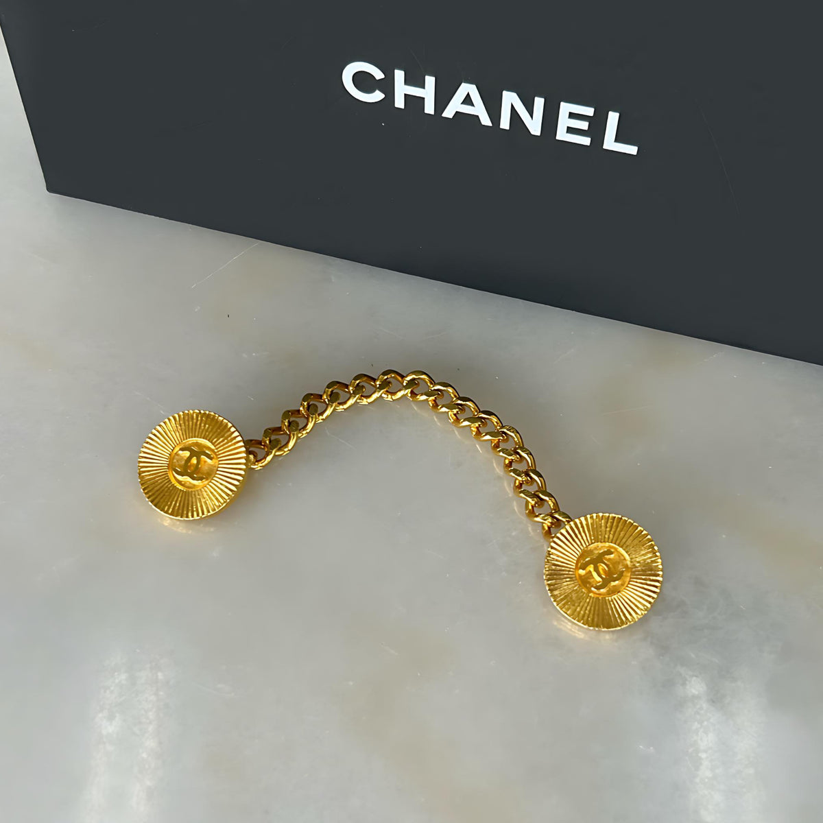 CHANEL - Vintage Chain Link Button Fastener – Open Vault - Designer ...