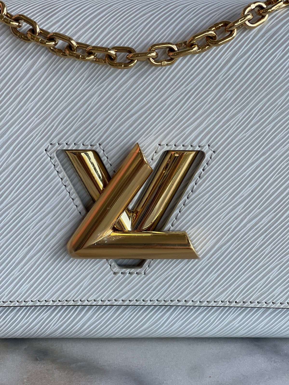 LOUIS VUITTON - Twist MM Chain Bag White / Gold