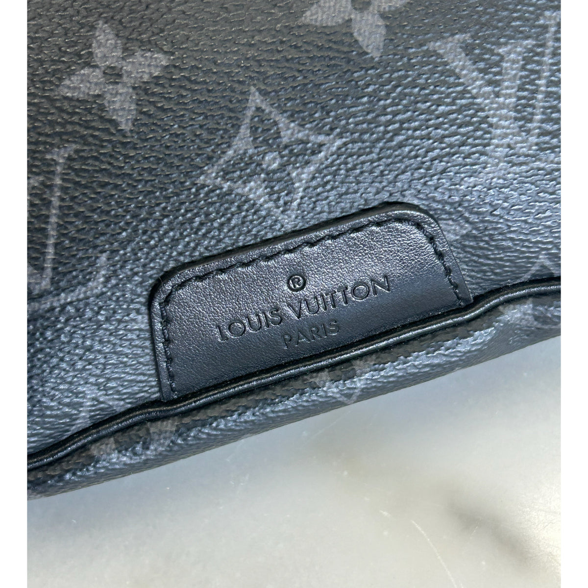 LOUIS VUITTON - Discovery Bumbag PM - Monogram Eclipse