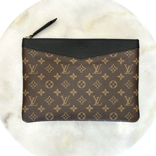 LOUIS VUITTON - Monogram Daily Pouch