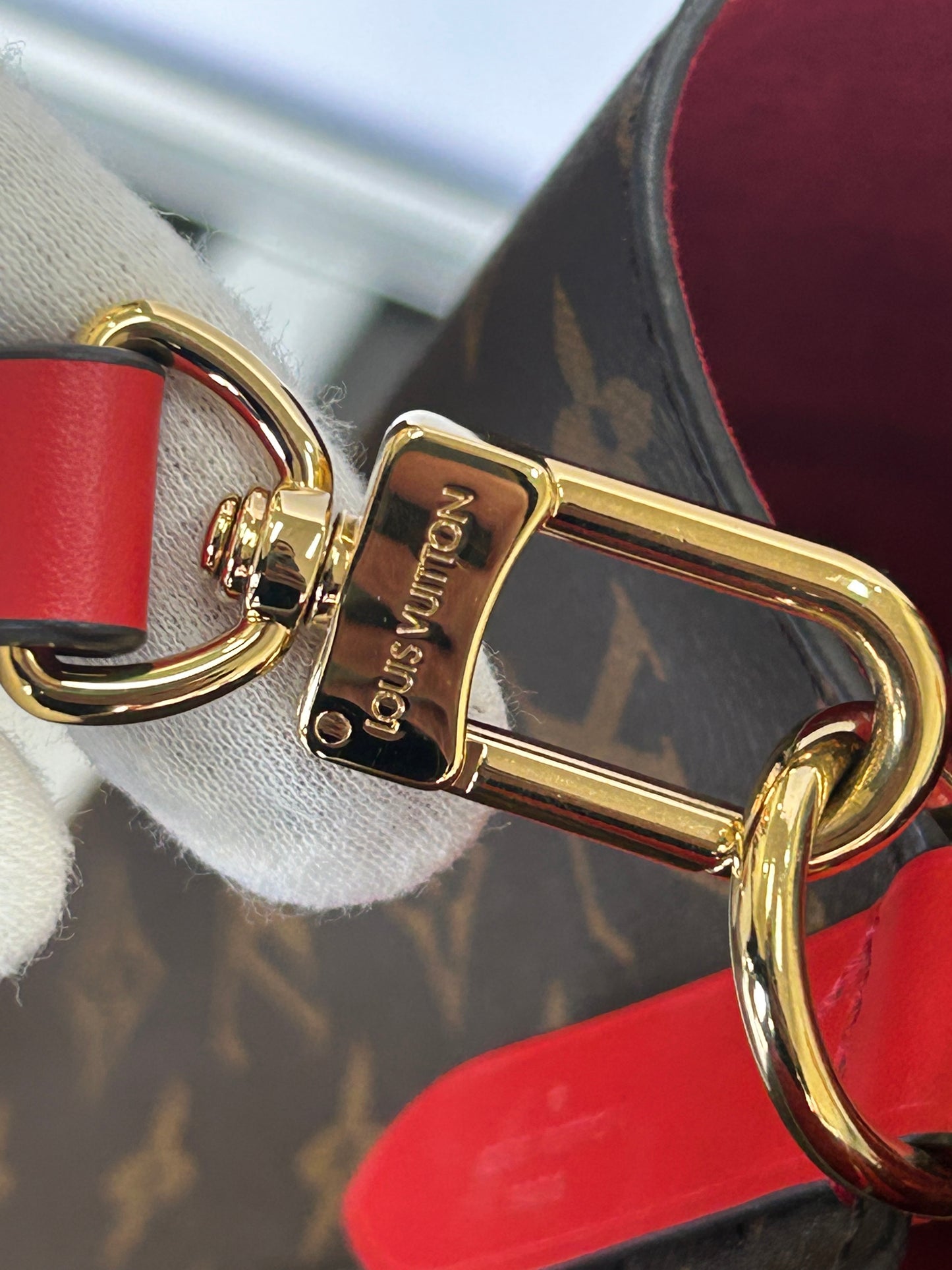 LOUIS VUITTON - NéoNoé MM Monogram Bucket Bag