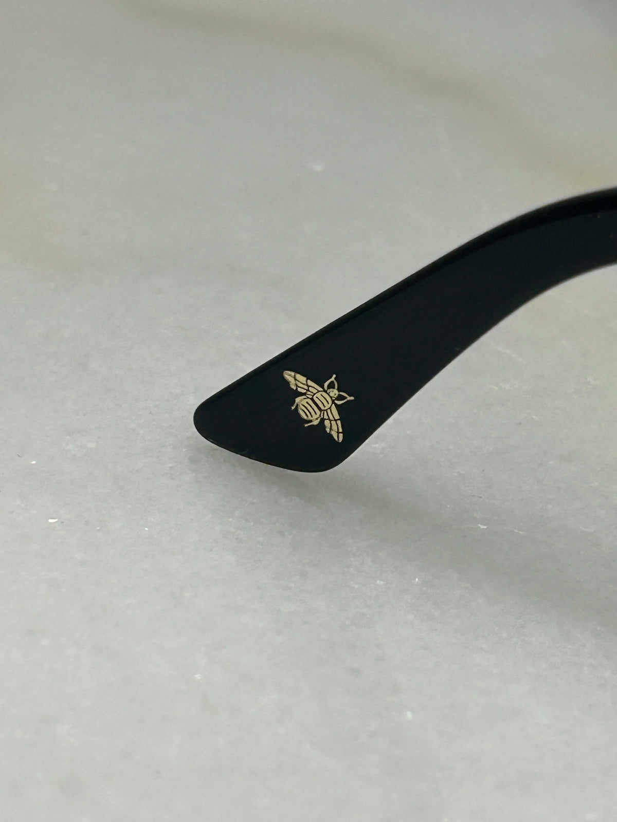 GUCCI - Classic Black Sunglasses