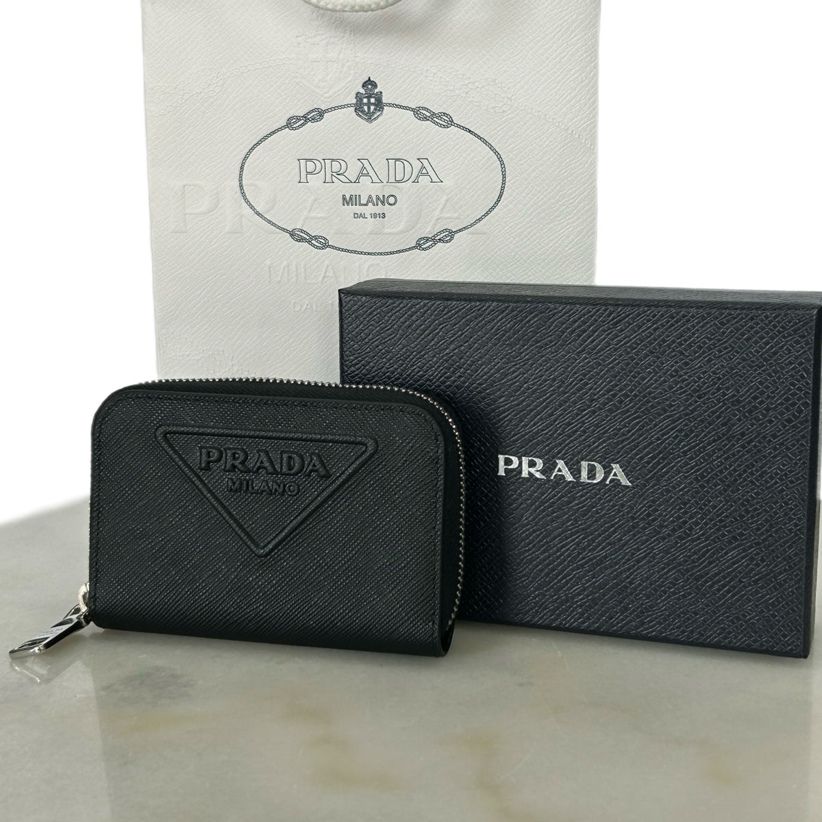 PRADA - Saffiano Embossed Logo Zip Wallet
