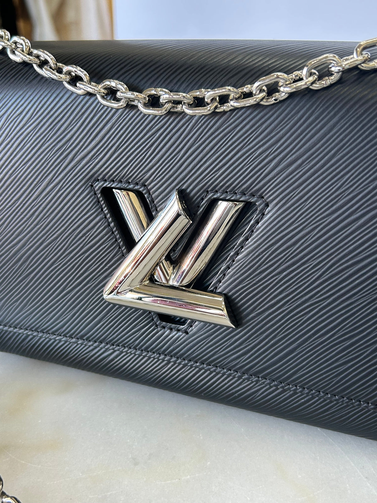 LOUIS VUITTON - Twist MM Chain Bag - Black & Silver